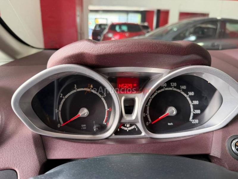 Ford Fiesta 5p Titanium 1.4 Aut. Ford Fiesta 1.4 Titanium automático,