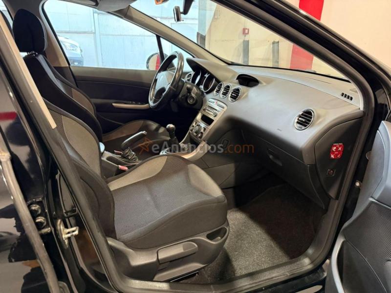 Peugeot 308 5p Premium 1.6 HDi 110 CV FAP Peugeot 308 1.6 HDi 110 FAP Premium