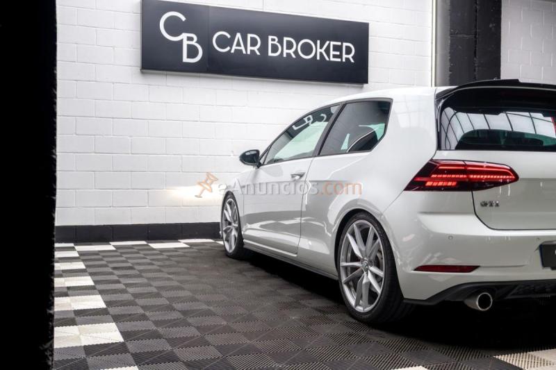 Volkswagen Golf GTI Performance 2.0 TSI 230CV DSG BMT