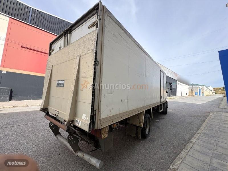 Iveco eJolly EUROCARGO 6.0D CAJA CERRADA RAMPA ELEVADORA KLIMA AC de 2005 con 870.000 Km por 10.900 EUR. en Granada