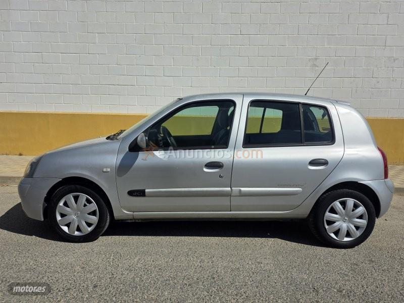 Renault Clio 1.5 dci de 2006 con 185.000 Km por 2.900 EUR. en Sevilla