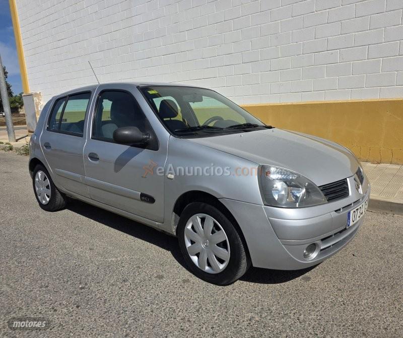 Renault Clio 1.5 dci de 2006 con 185.000 Km por 2.900 EUR. en Sevilla
