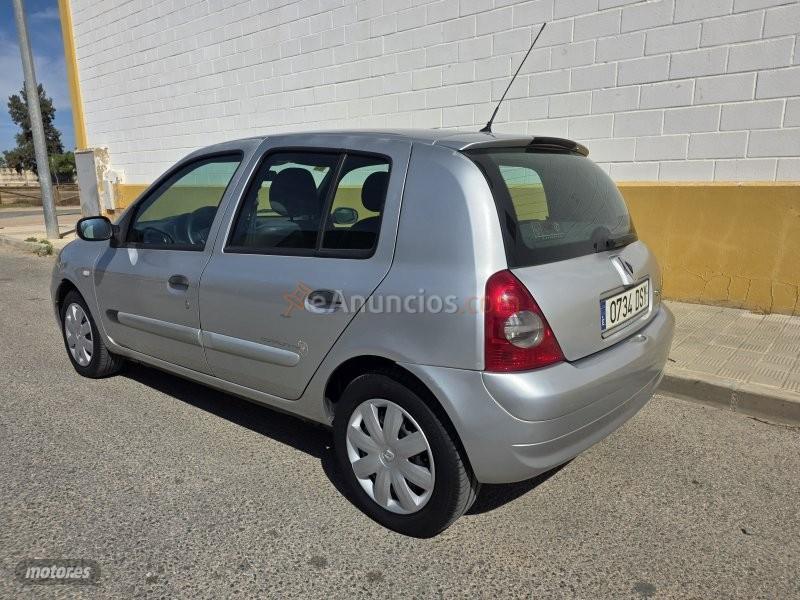Renault Clio 1.5 dci de 2006 con 185.000 Km por 2.900 EUR. en Sevilla