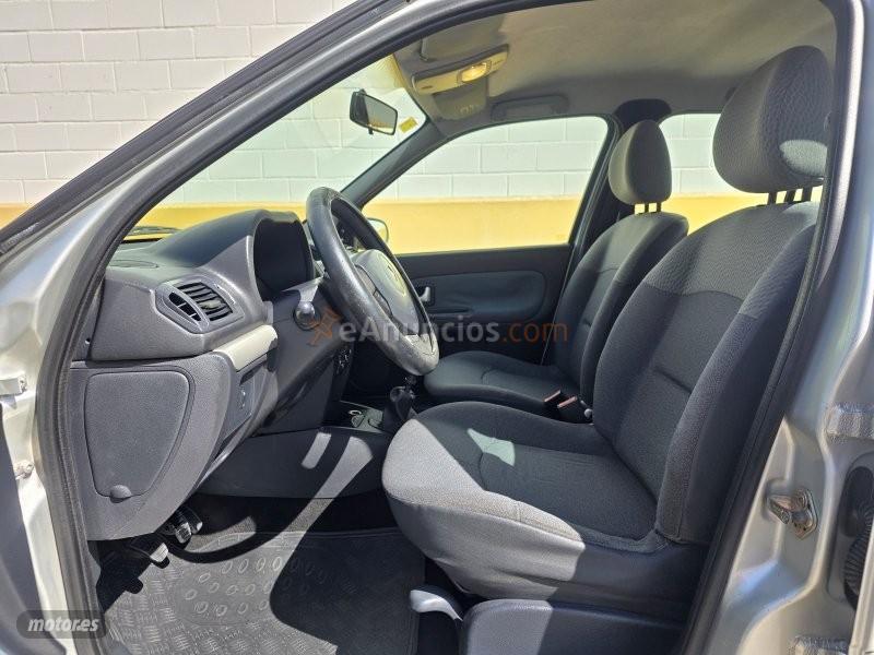 Renault Clio 1.5 dci de 2006 con 185.000 Km por 2.900 EUR. en Sevilla