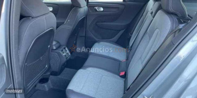Volvo XC40 XC40 CORE B3G MYLD HYB de 2025 con 7.827 Km por 34.490 EUR. en Sevilla