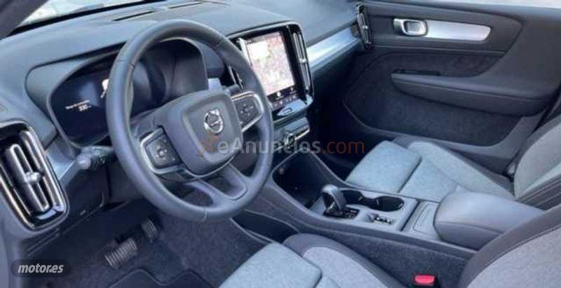Volvo XC40 XC40 CORE B3G MYLD HYB de 2025 con 7.827 Km por 34.490 EUR. en Sevilla