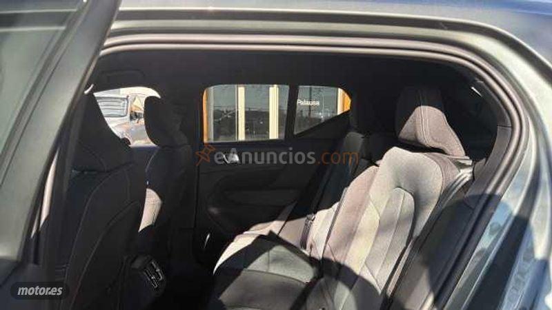 Volvo XC40 Core, B3 Mild hybrid, Gasolina de 2026 con 889 Km por 39.995 EUR. en Valladolid
