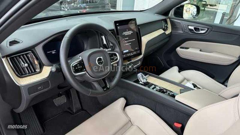 Volvo XC 60 PLUS DARK B5 GASOLINA de 2025 con 15.500 Km por 49.900 EUR. en Barcelona