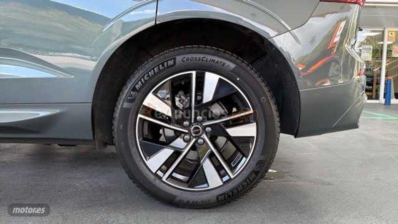 Volvo XC 60 PLUS DARK B5 GASOLINA de 2025 con 15.500 Km por 49.900 EUR. en Barcelona