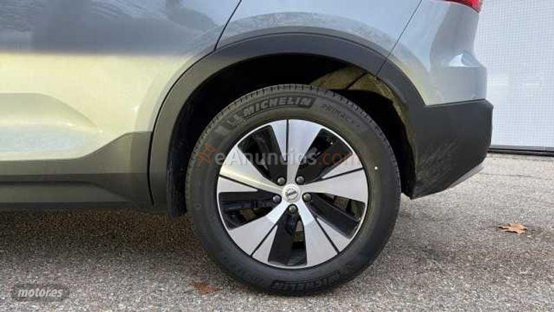 Volvo XC40 Core, B3 Mild hybrid, Gasolina de 2025 con 9.000 Km por 35.995 EUR. en Valladolid