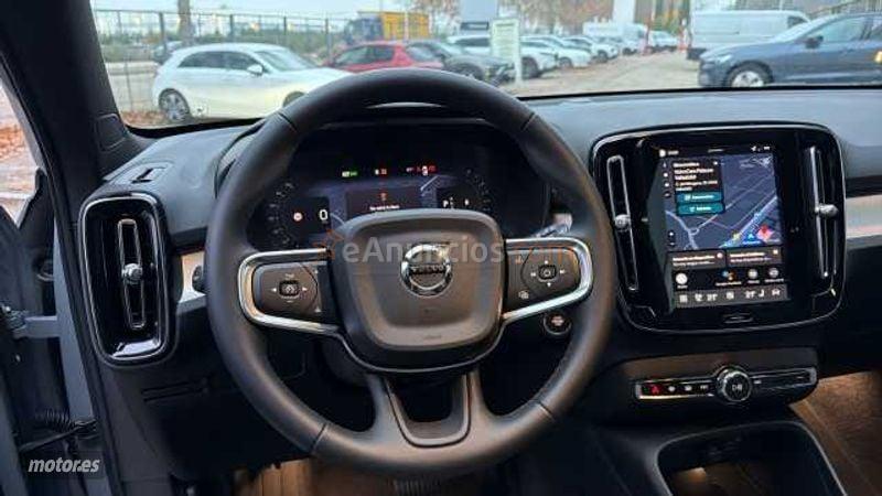 Volvo XC40 Core, B3 Mild hybrid, Gasolina de 2025 con 9.000 Km por 35.995 EUR. en Valladolid
