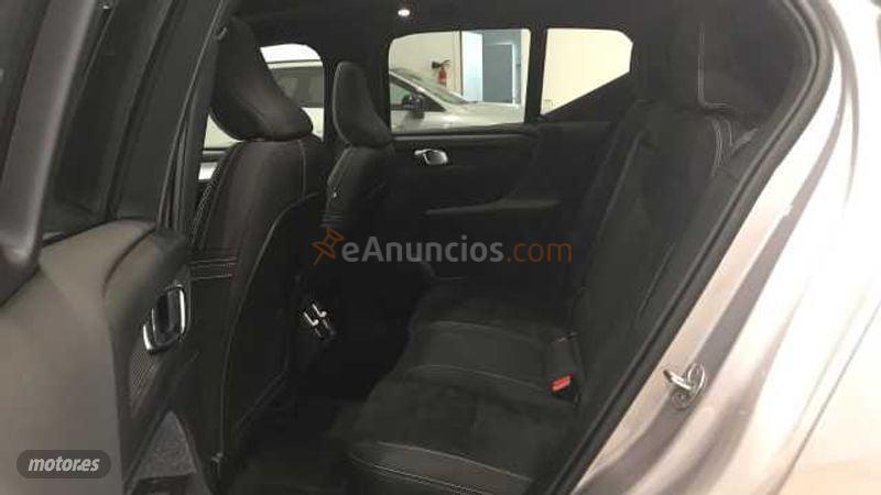 Volvo XC40 2.0 B3 MHEV PLUS DARK DCT 163 5P de 2025 con 17.116 Km por 41.990 EUR. en Ourense