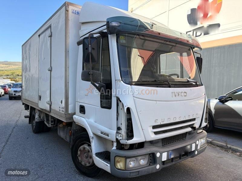 Iveco Eurocargo 6.0 turbo d caja cerrada plataforma elevadora klima de 2003 con 950.000 Km por 5.900 EUR. en Granada
