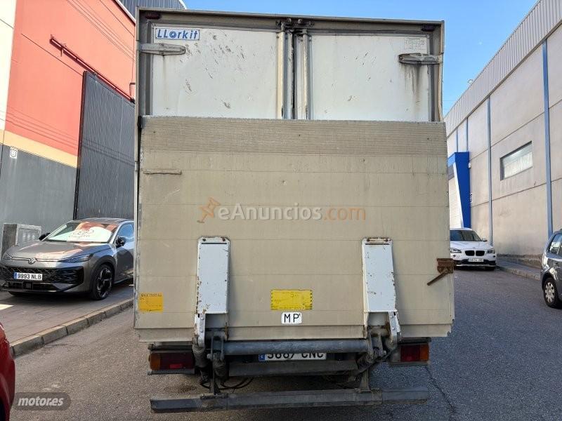 Iveco Eurocargo 6.0 turbo d caja cerrada plataforma elevadora klima de 2003 con 950.000 Km por 5.900 EUR. en Granada