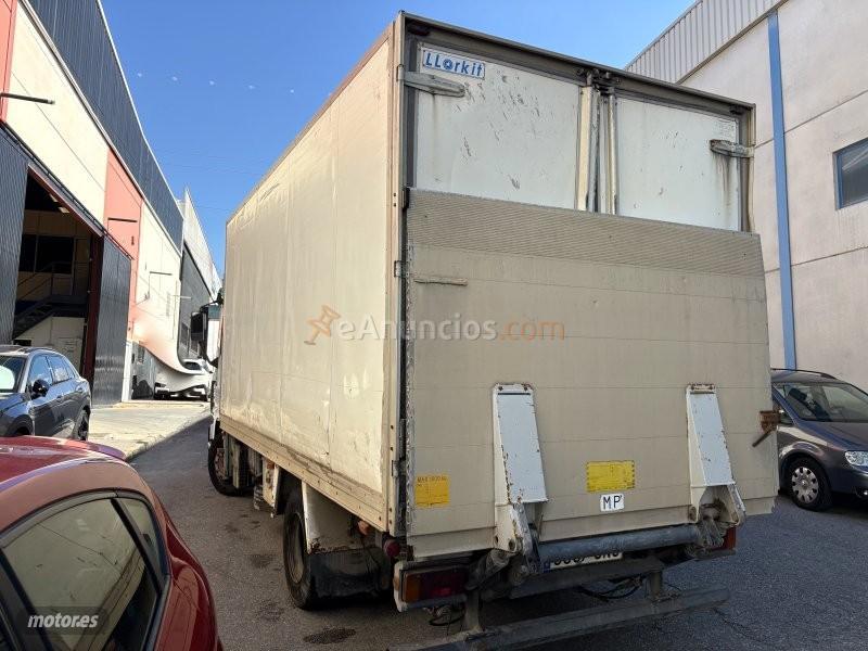 Iveco Eurocargo 6.0 turbo d caja cerrada plataforma elevadora klima de 2003 con 950.000 Km por 5.900 EUR. en Granada