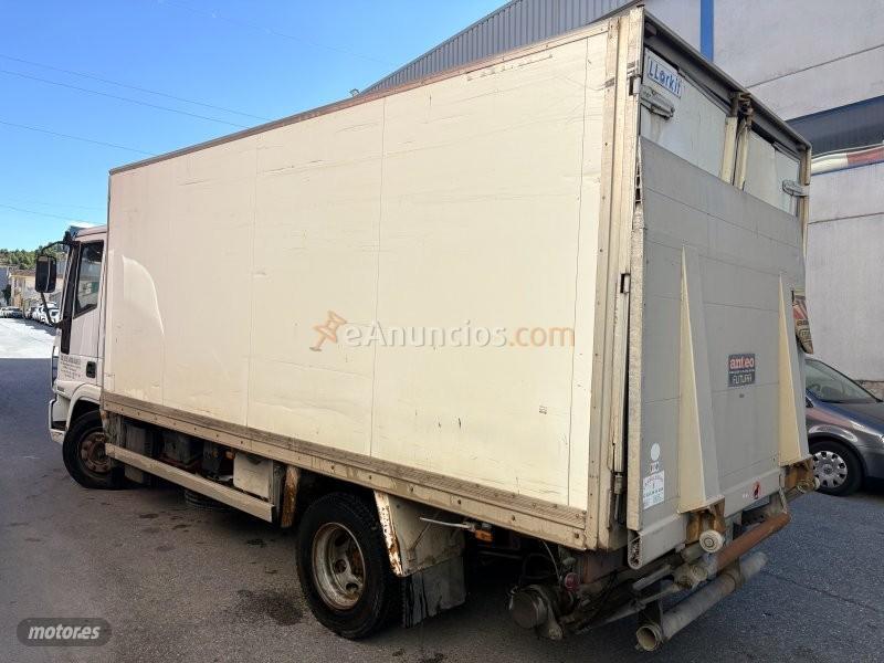 Iveco Eurocargo 6.0 turbo d rampa elevadora caja cerrada klima de 2005 con 1.000.000 Km por 6.000 EUR. en Granada