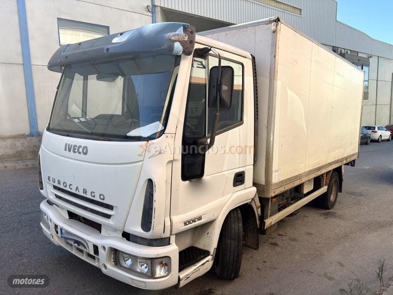 Iveco Eurocargo 6.0 turbo d rampa elevadora caja cerrada klima de 2005 con 1.000.000 Km por 6.000 EUR. en Granada