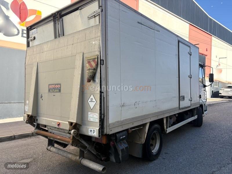 Iveco Eurocargo 6.0 turbo d rampa elevadora caja cerrada klima de 2005 con 1.000.000 Km por 6.000 EUR. en Granada
