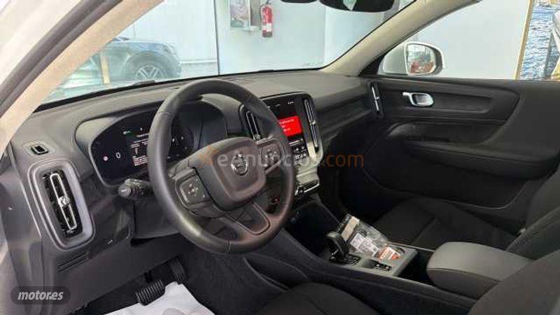 Volvo XC40 Essential, B3 Mild hybrid, Gasolina de 2025 con 6.372 Km por 34.995 EUR. en Valladolid