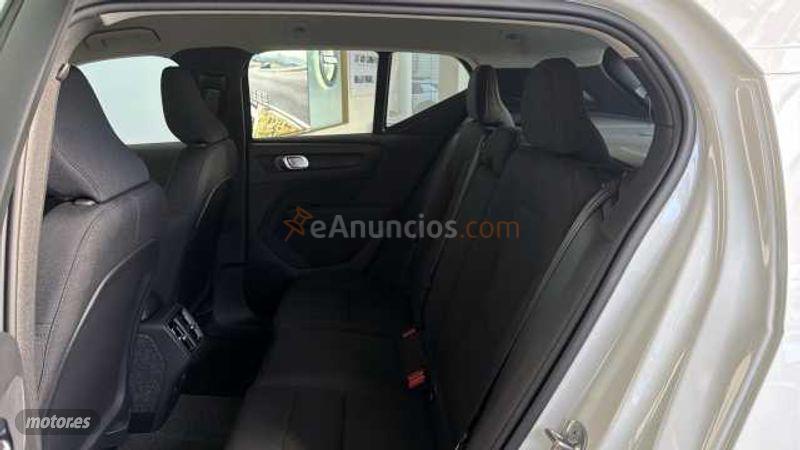 Volvo XC40 Essential, B3 Mild hybrid, Gasolina de 2025 con 6.372 Km por 34.995 EUR. en Valladolid