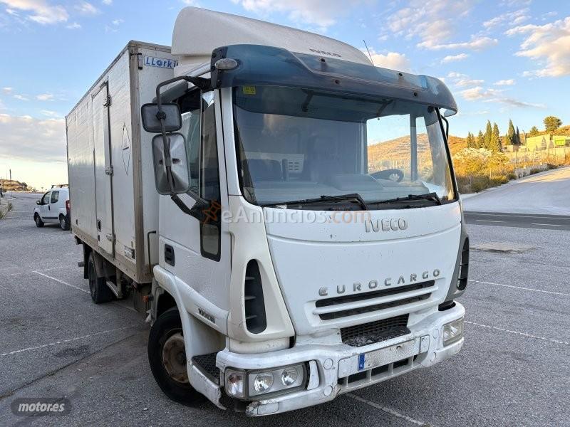 Iveco Eurocargo 6.0 TD CAJA CERRADA PLATAFORMA ELEVADORA-KLIMA AC de 2005 con 1.000.000 Km por 4.900 EUR. en Granada