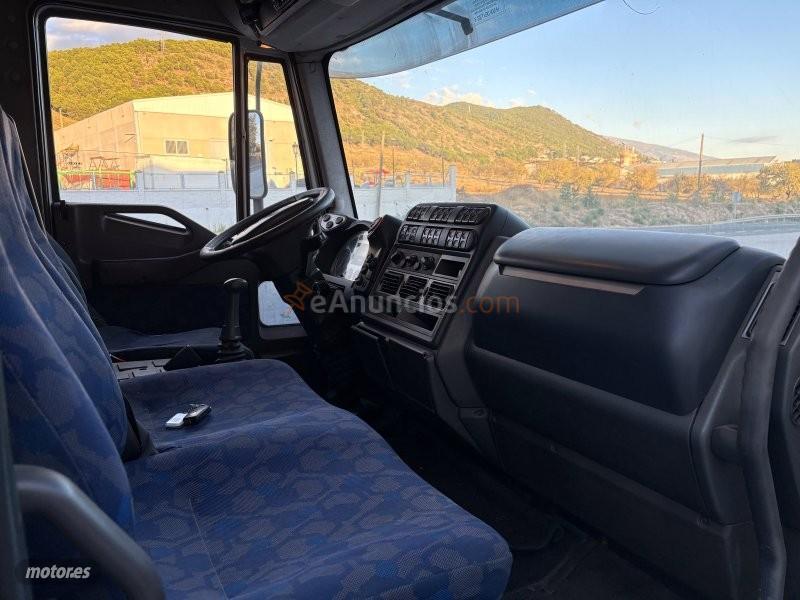 Iveco Eurocargo 6.0 TD CAJA CERRADA PLATAFORMA ELEVADORA-KLIMA AC de 2005 con 1.000.000 Km por 4.900 EUR. en Granada