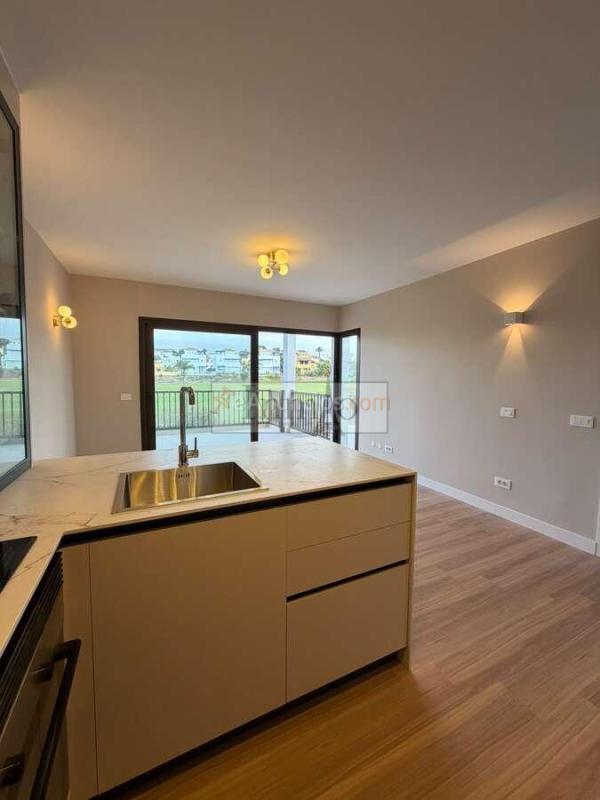 Apartamento reformado con terraza y vistas al golf en Pebble Beach Village, Amarilla Golf
